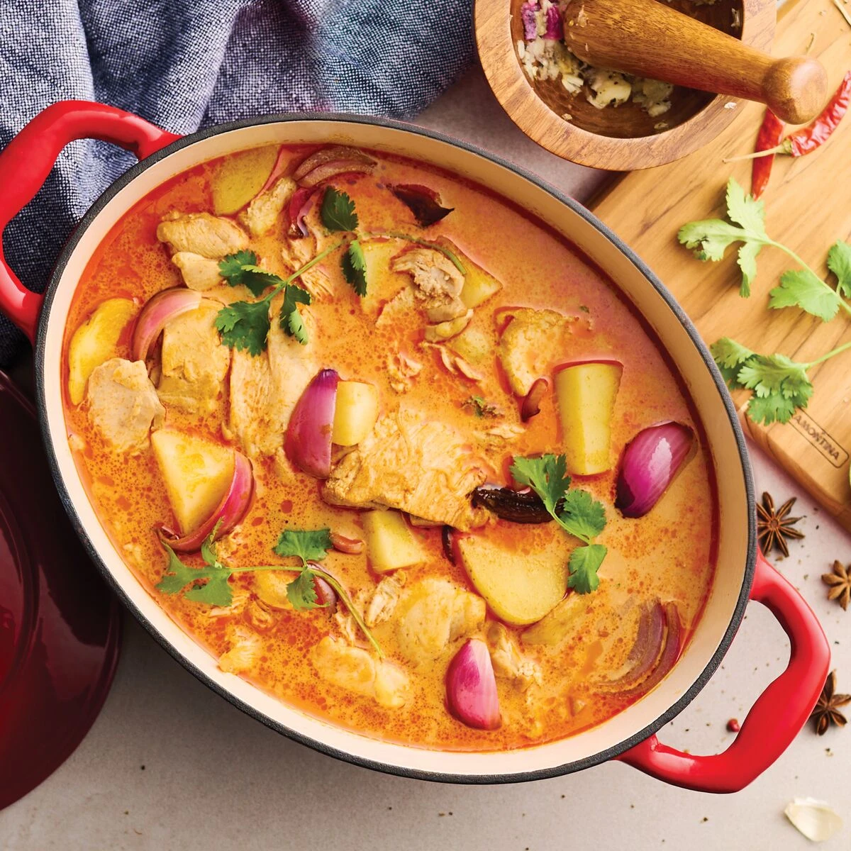 Tramontina 7 Qt Enameled Cast-Iron Series 1000 Covered Oval Dutch Oven - Gradated Red 7 Tramontina 7 Qt Enameled Cast-Iron Series 1000 Covered Oval Dutch Oven - Gradated Red - Image 5