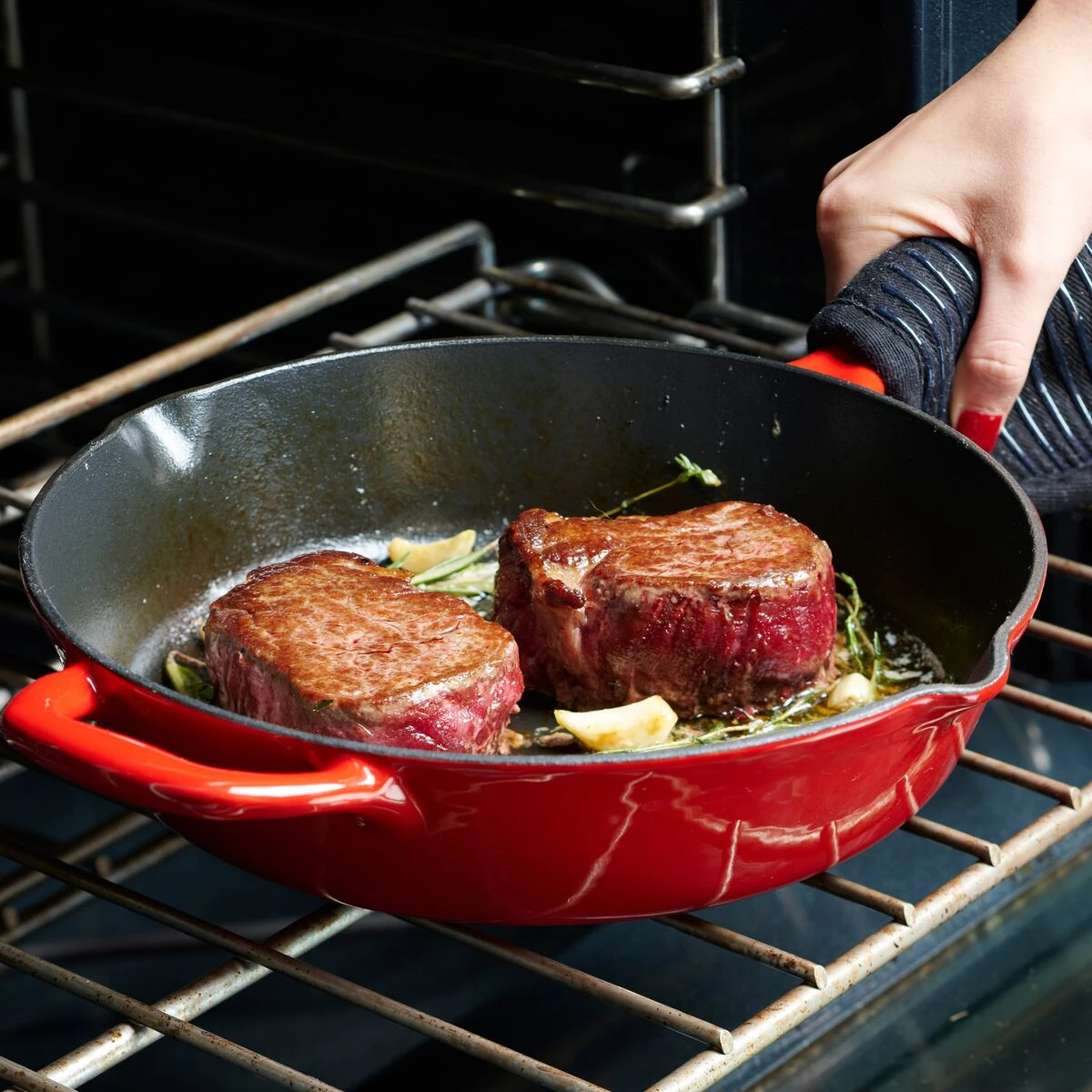 Tramontina 10 In Enameled Cast-Iron Series 1000 Skillet - Gradated Red 7 Tramontina 10 In Enameled Cast-Iron Series 1000 Skillet - Gradated Red - Image 5