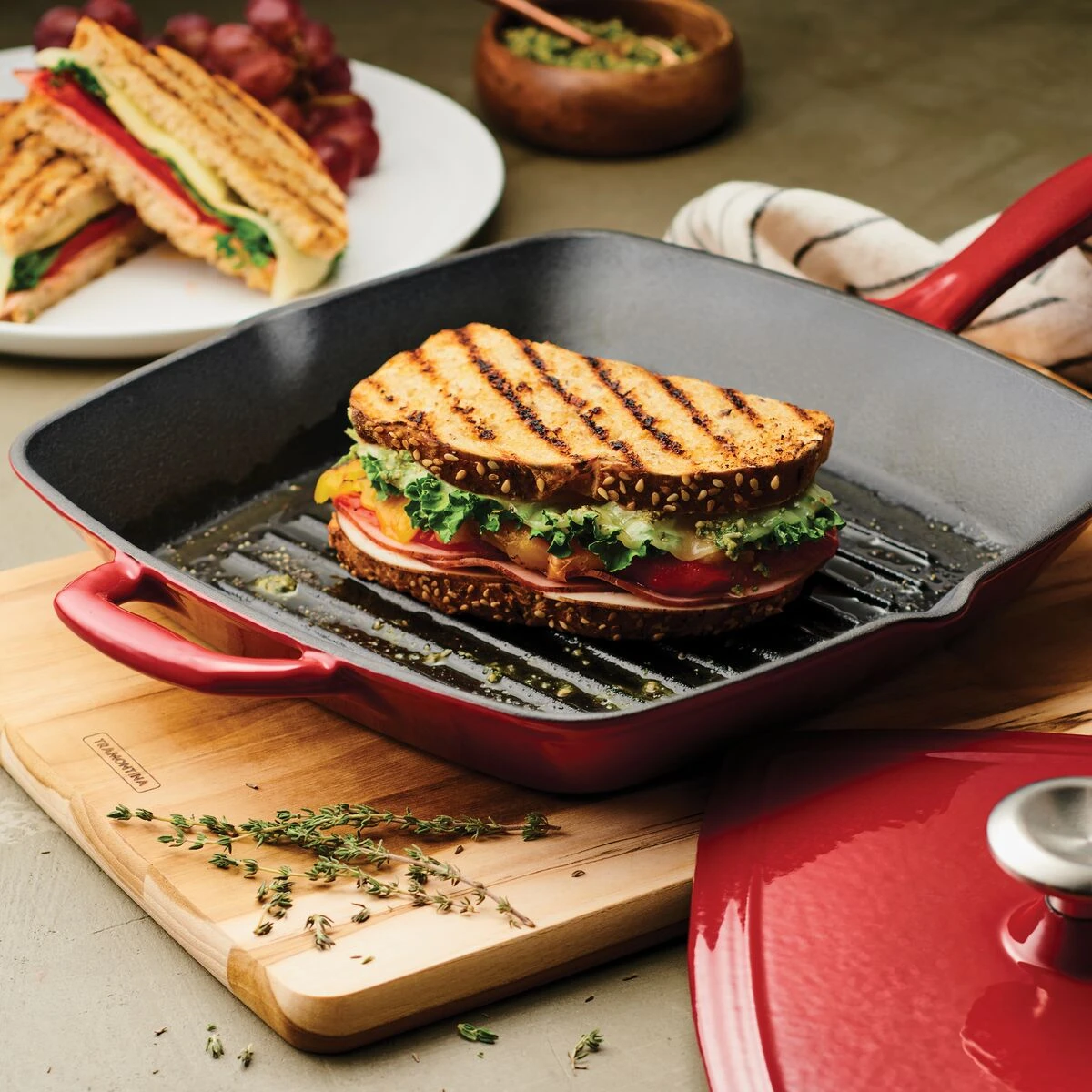 Tramontina 11 In Enameled Cast-Iron Series 1000 Grill Pan With Press - Gradated Red 3 Tramontina 11 In Enameled Cast-Iron Series 1000 Grill Pan With Press - Gradated Red