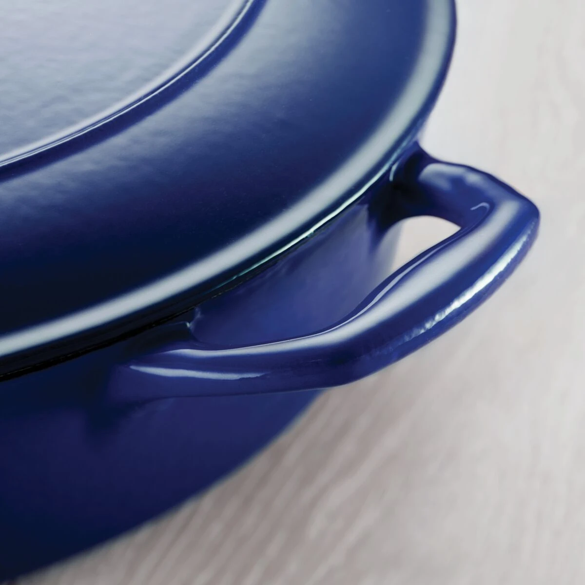 Tramontina 2.5 Qt Enameled Cast-Iron Series 1000 Covered Sauce Pan - Gradated Cobalt 5 Tramontina 2.5 Qt Enameled Cast-Iron Series 1000 Covered Sauce Pan - Gradated Cobalt - Image 3