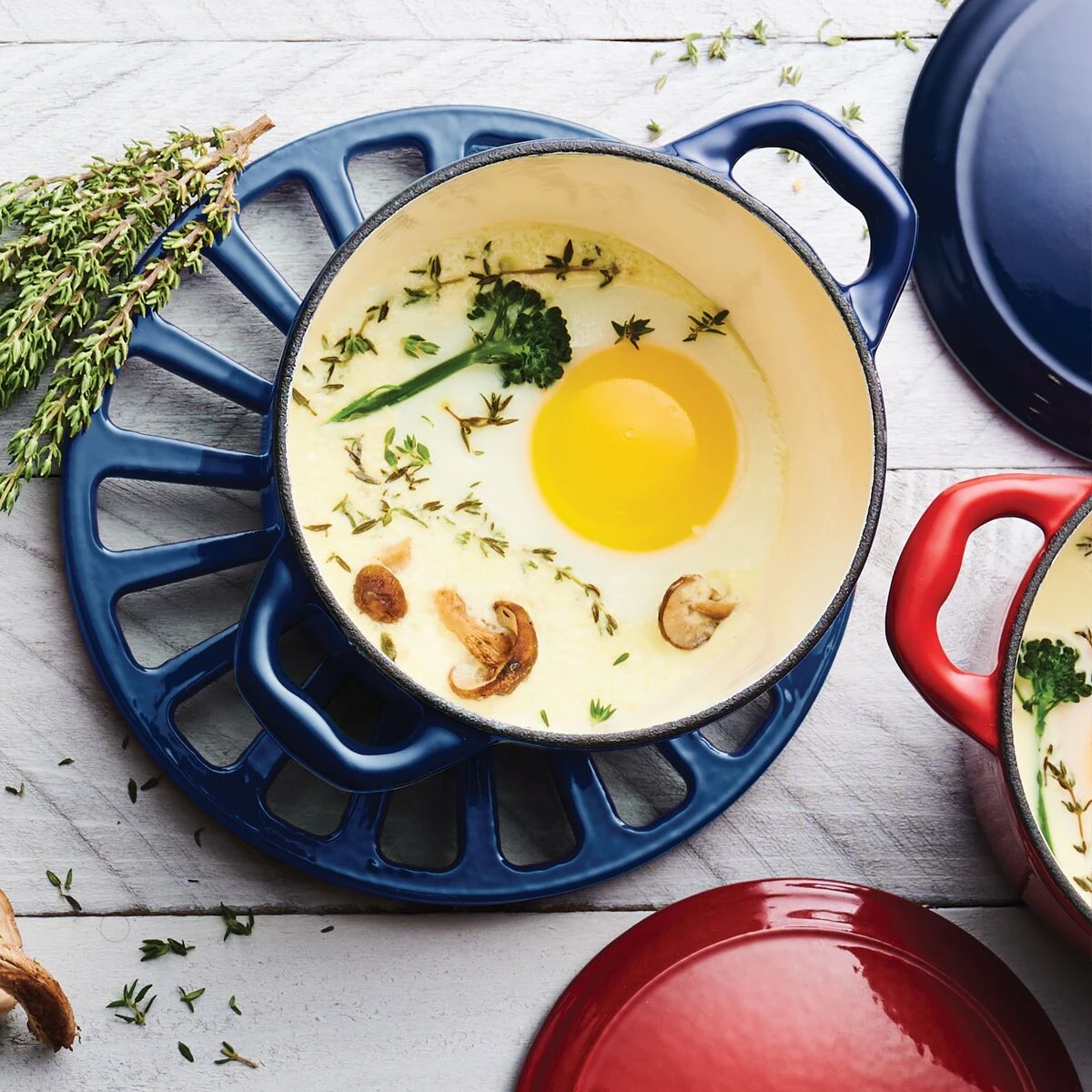 Tramontina 7 In Enameled Cast-Iron Series 1000 Round Trivet - Gradated Cobalt 3 Tramontina 7 In Enameled Cast-Iron Series 1000 Round Trivet - Gradated Cobalt