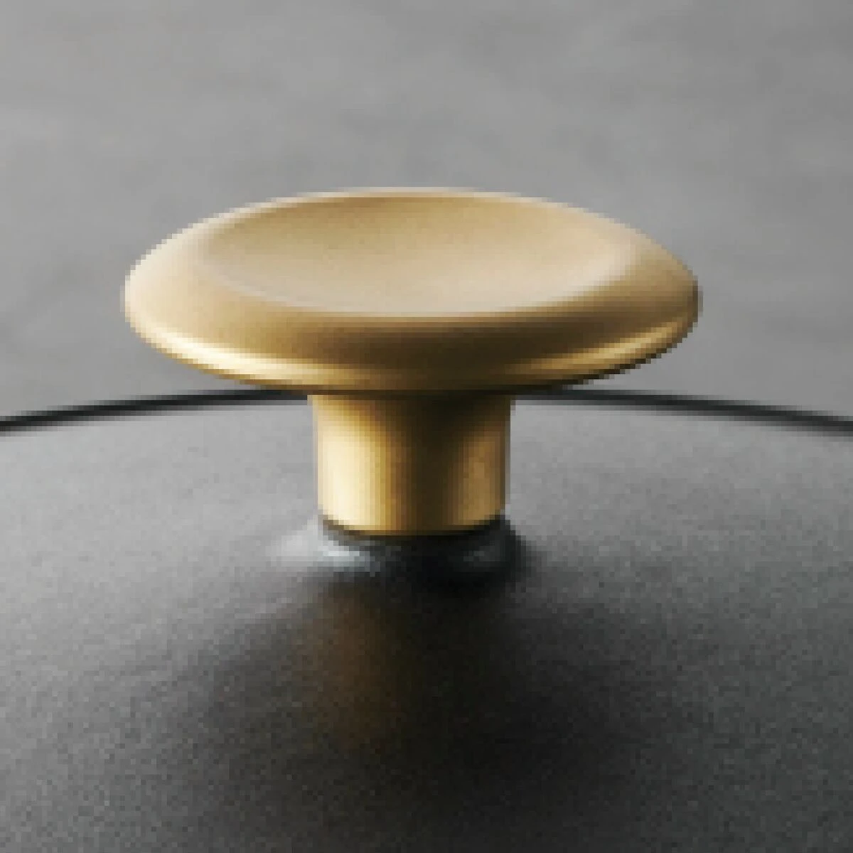 Tramontina 5.5 Qt Enameled Cast Iron Round Dutch Oven - Matte Black With Gold Stainless Steel Knob 7 Tramontina 5.5 Qt Enameled Cast Iron Round Dutch Oven - Matte Black With Gold Stainless Steel Knob - Image 5