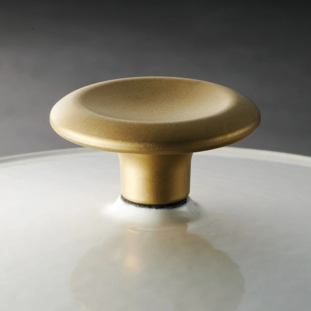 Tramontina 5.5 Qt Enameled Cast Iron Round Dutch Oven - Latte With Gold Stainless Steel Knob 8 Tramontina 5.5 Qt Enameled Cast Iron Round Dutch Oven - Latte With Gold Stainless Steel Knob - Image 6