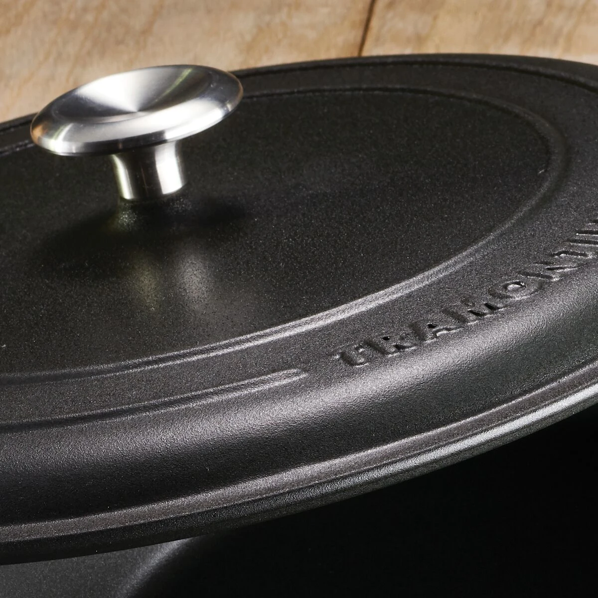 Tramontina 12.5" Cast Iron Covered Skillet Pre-Seasoned 6 Tramontina 12.5" Cast Iron Covered Skillet Pre-Seasoned - Image 4