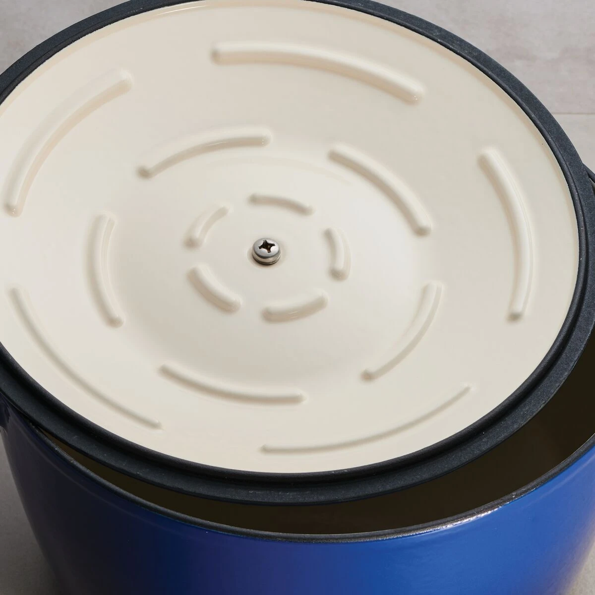 Tramontina 7 Qt Enameled Cast Iron Covered Tall Round Dutch Oven - Classic Blue 9 Tramontina 7 Qt Enameled Cast Iron Covered Tall Round Dutch Oven - Classic Blue - Image 7