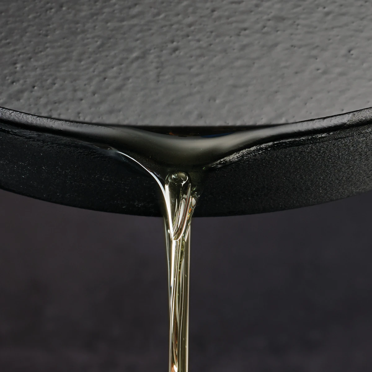 Tramontina Pre-seasoned Cast Iron 2 Pk Skillets With Silicone Grips 5 Tramontina Pre-seasoned Cast Iron 2 Pk Skillets With Silicone Grips - Image 3