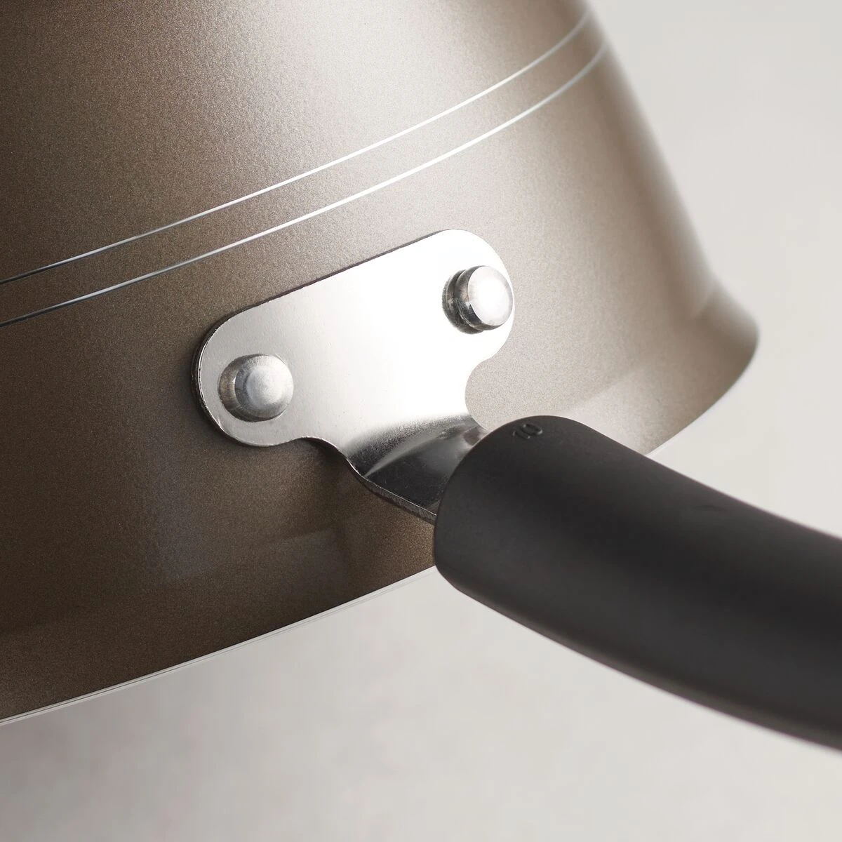 Tramontina Sicilia 1.25 Qt Aluminum Nonstick Covered Sauce Pan - Hazelnut 6 Tramontina Sicilia 1.25 Qt Aluminum Nonstick Covered Sauce Pan - Hazelnut - Image 4