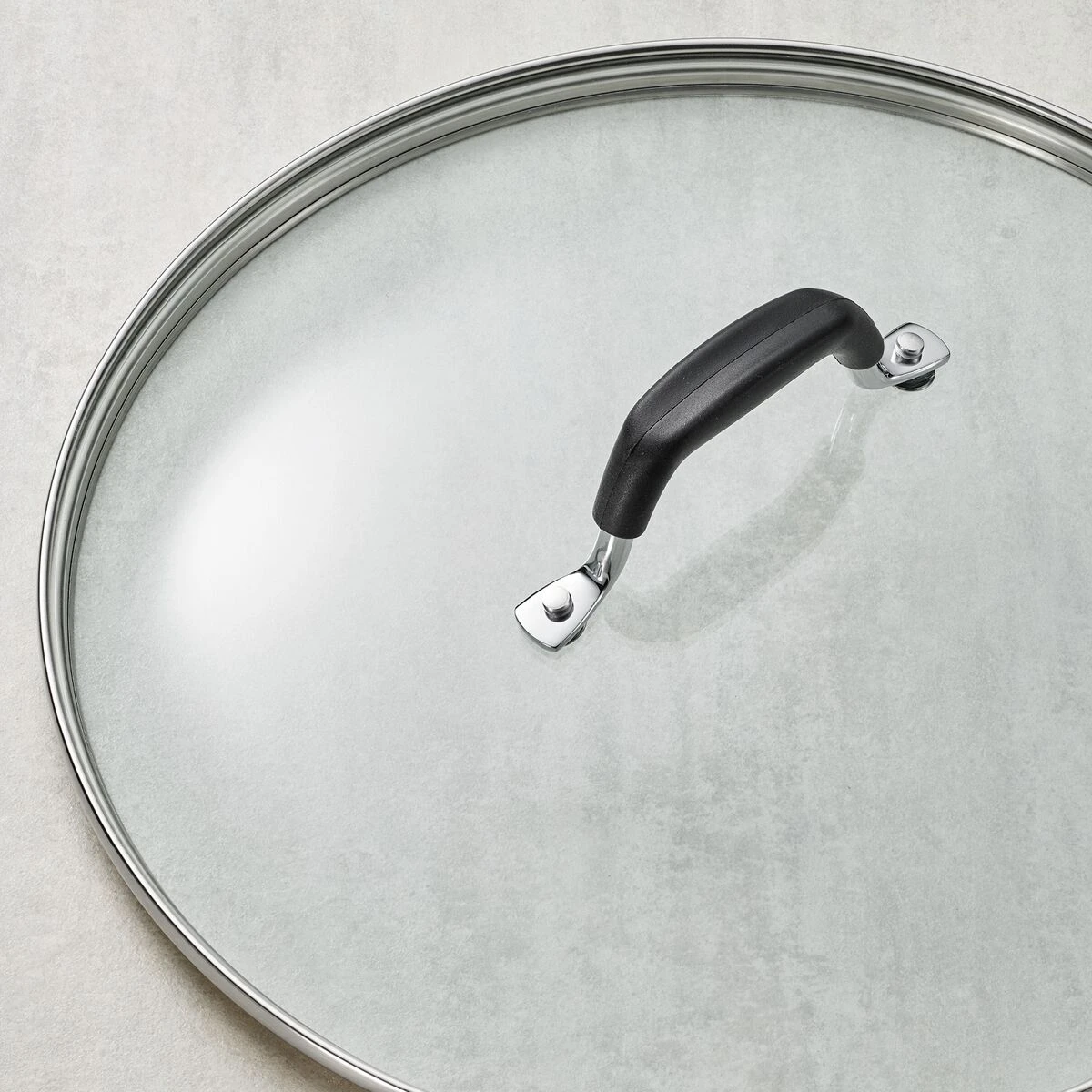 Tramontina 5.5 Qt Covered Nonstick Jumbo Cooker - Metallic Red 9 Tramontina 5.5 Qt Covered Nonstick Jumbo Cooker - Metallic Red - Image 7