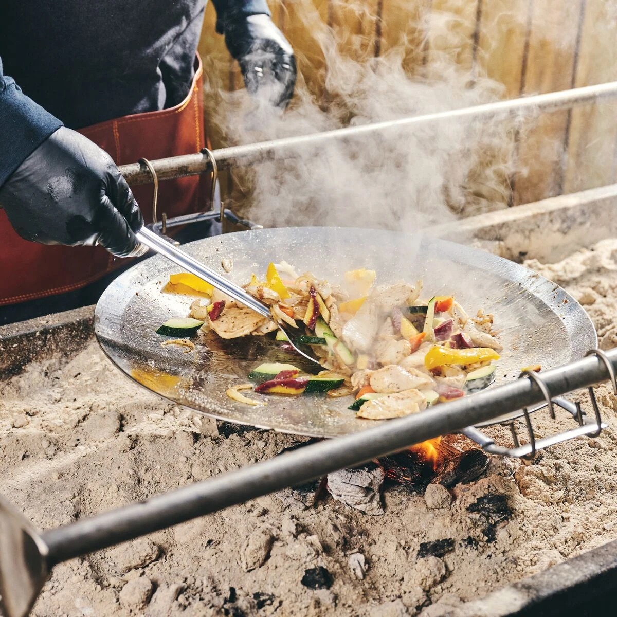 Tramontina Churrasco BBQ 17.25 In Tri-Ply Clad Stainless Steel Round Grill Pan 5 Tramontina Churrasco BBQ 17.25 In Tri-Ply Clad Stainless Steel Round Grill Pan - Image 3